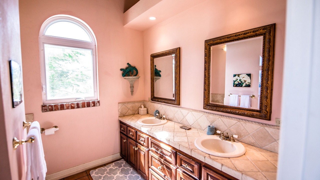Photo of Bathroom in Point Rendezvous