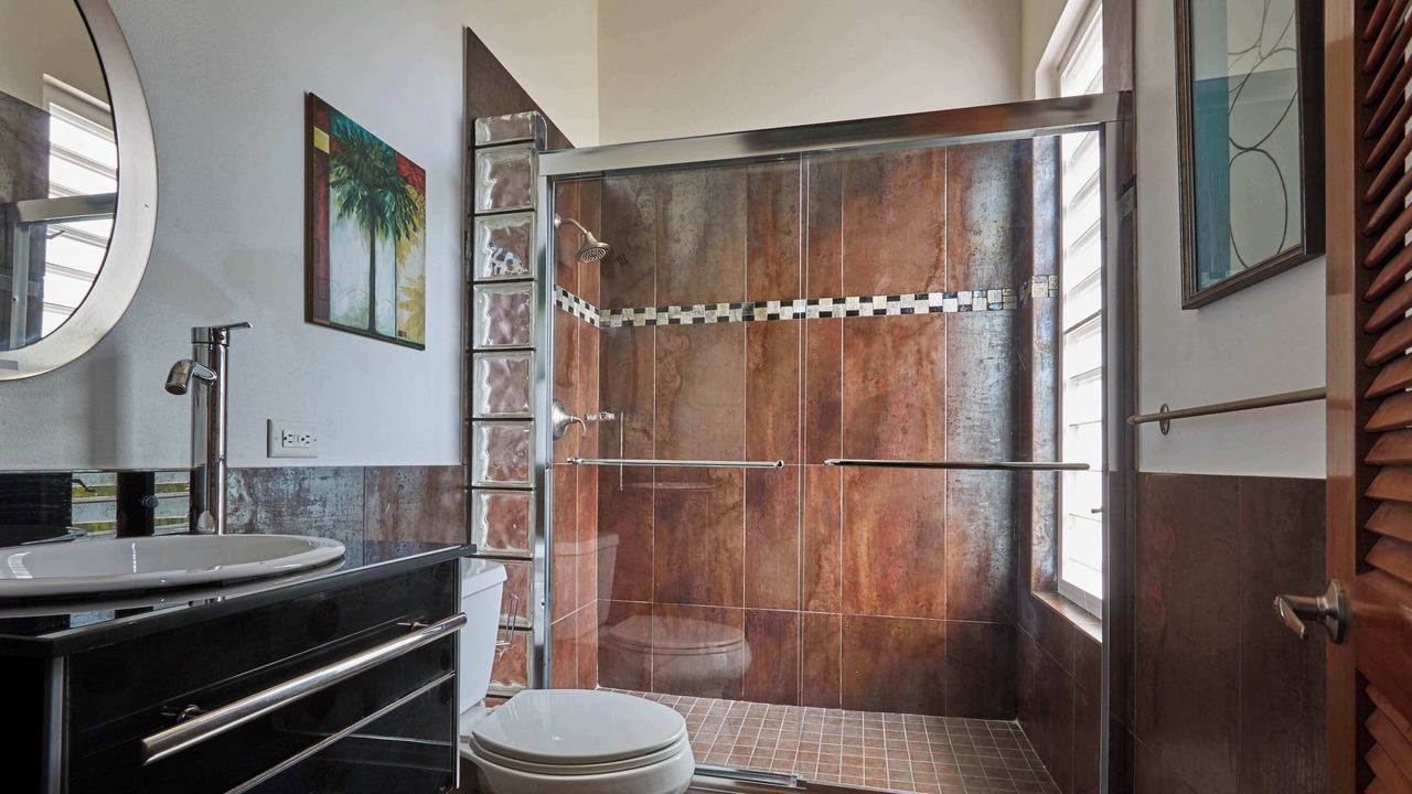 Photo of Bathroom in Estate Western Water Island