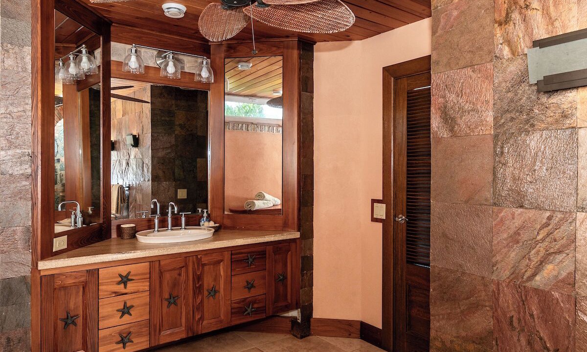 Photo of Bathroom in Hart Bay