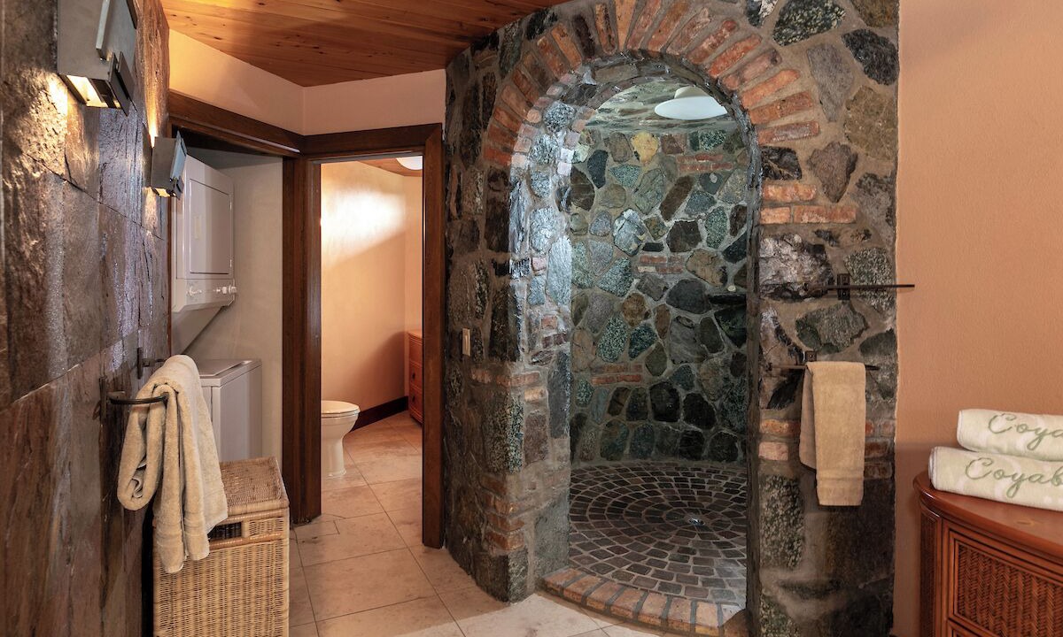 Photo of Bathroom in Hart Bay