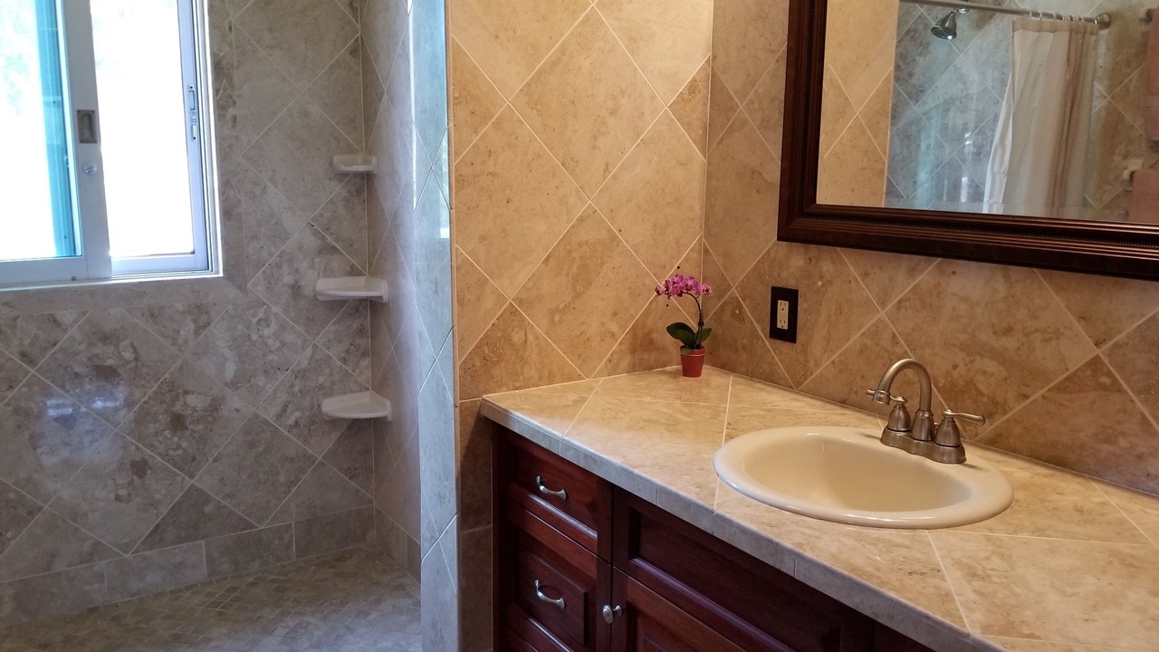 Photo of Bathroom in Tropaco Point