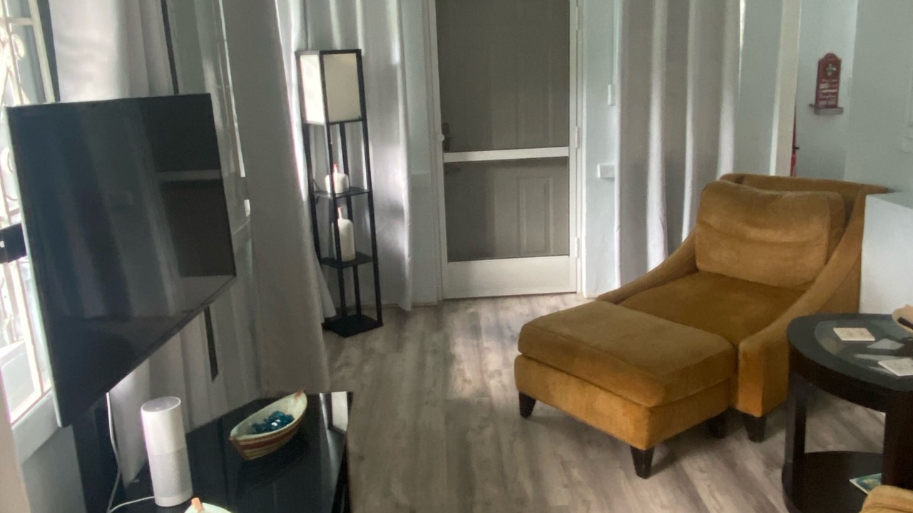 Photo of Livingroom in Estate Upper John Dunko