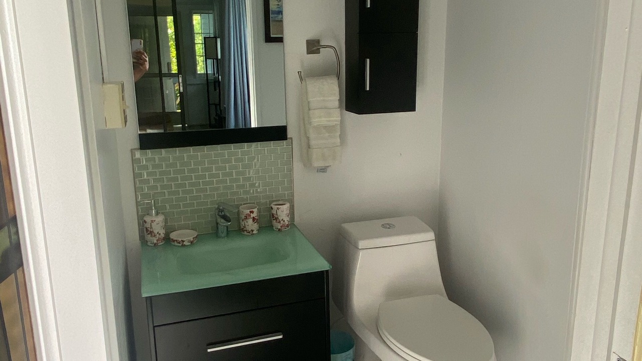 Photo of Bathroom in Estate Upper John Dunko