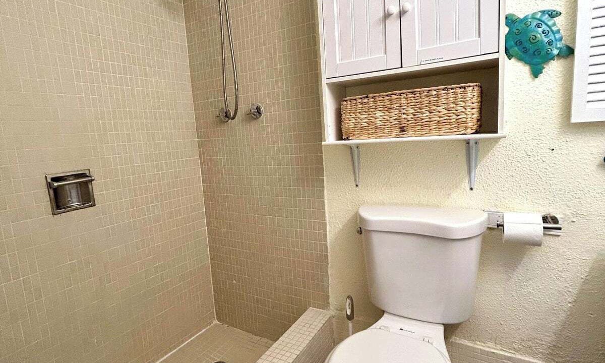 Photo of Bathroom in Estate Golden Rock