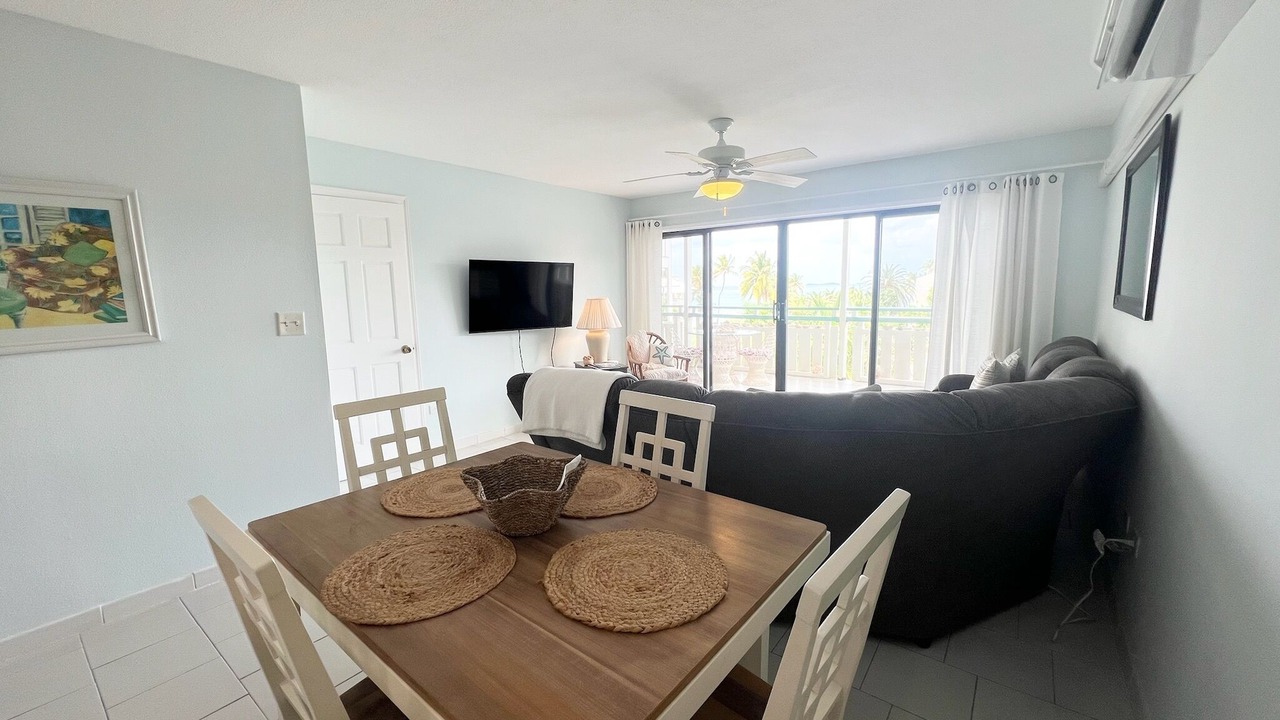 Photo of Livingroom in Estate Golden Rock