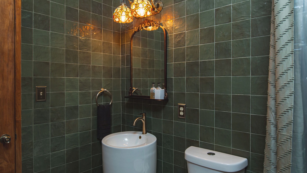 Photo of Bathroom in Estate East Street