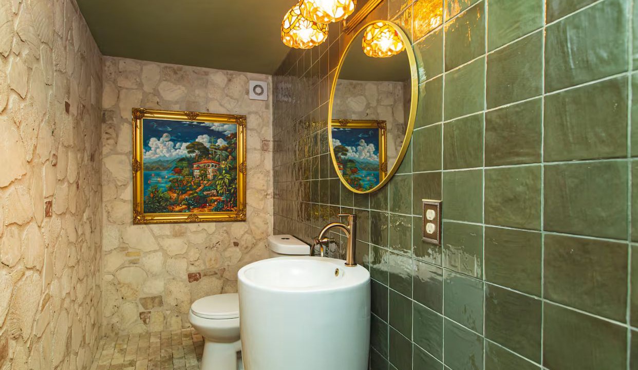 Photo of Bathroom in Estate East Street