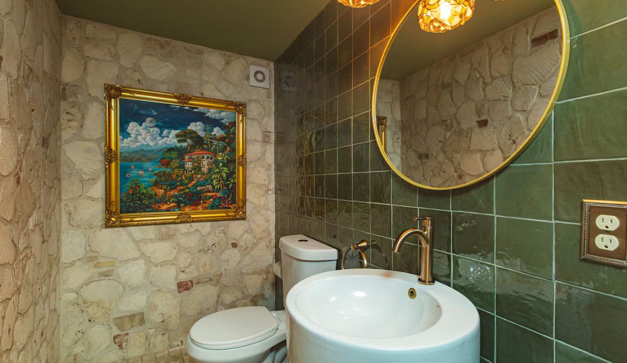 Photo of Bathroom in Estate East Street