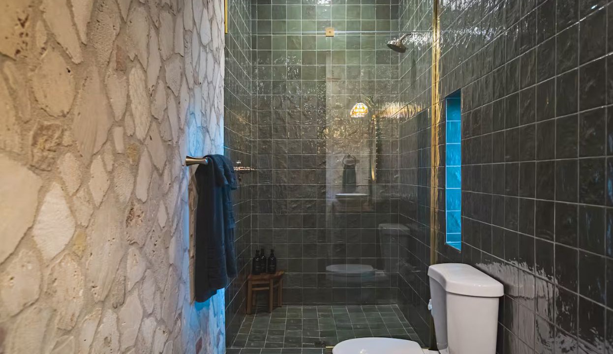 Photo of Bathroom in Estate East Street