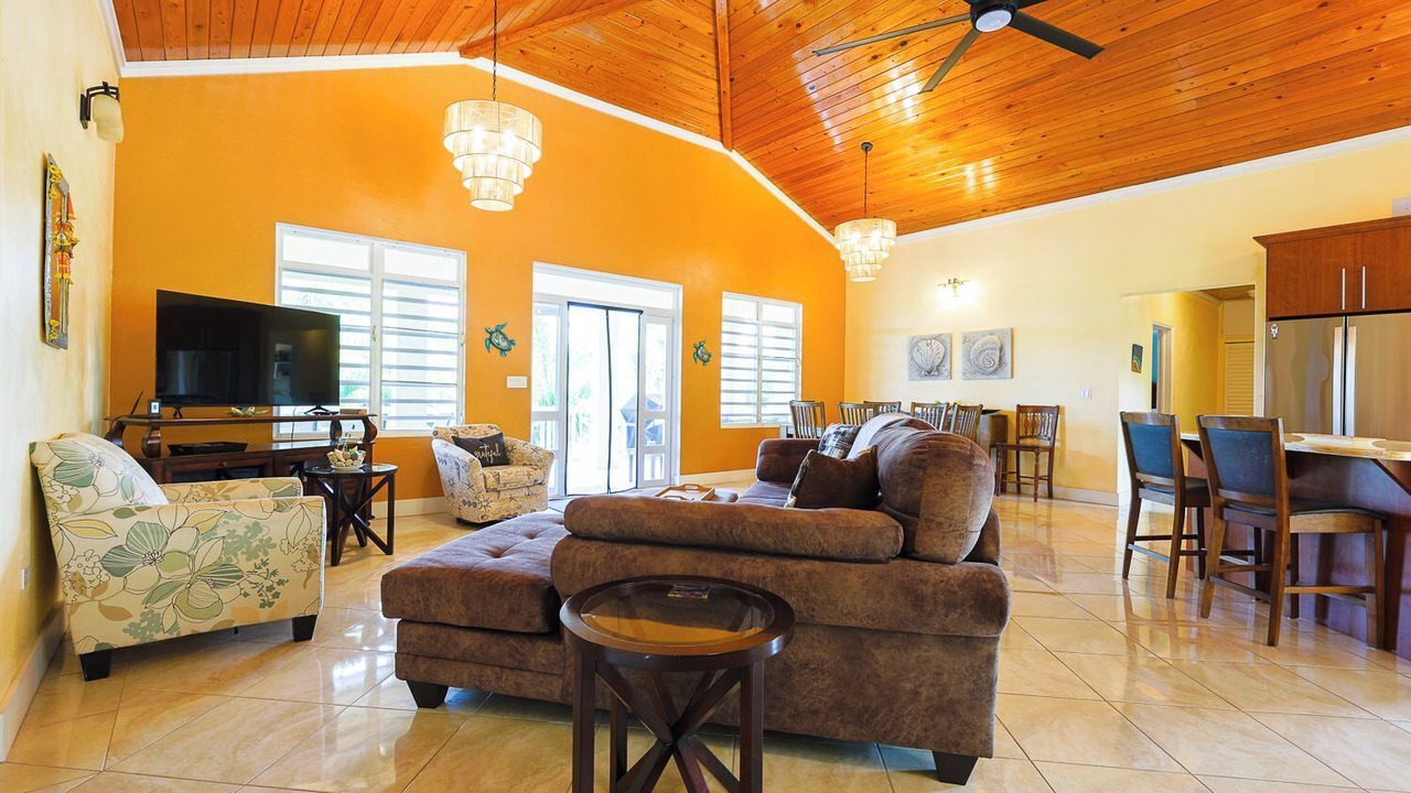 Photo of Livingroom in Estate Golden Rock