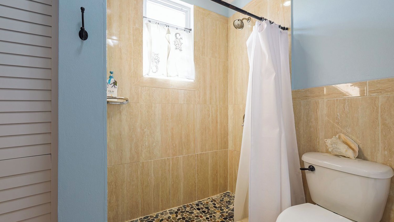 Photo of Bathroom in Estate Golden Rock