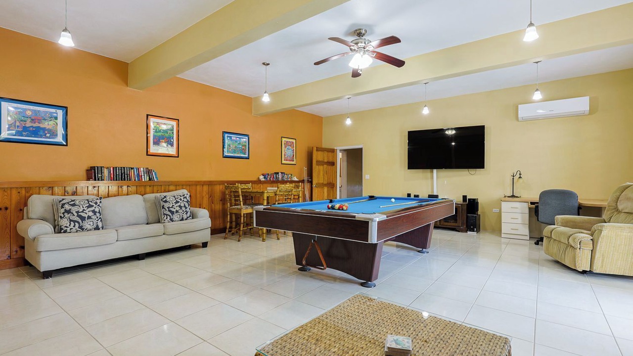 Photo of Livingroom in Estate Golden Rock