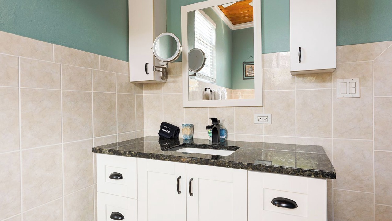 Photo of Bathroom in Estate Golden Rock