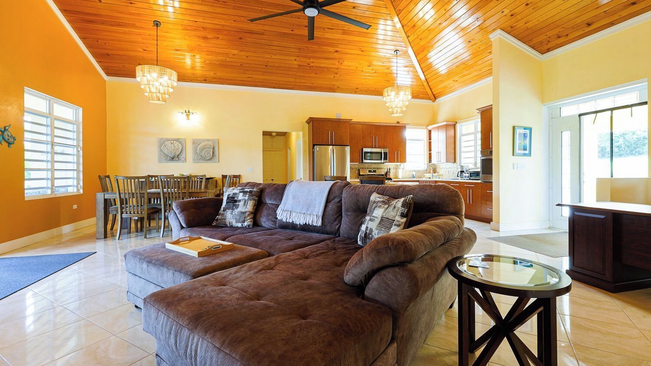 Photo of Livingroom in Estate Golden Rock