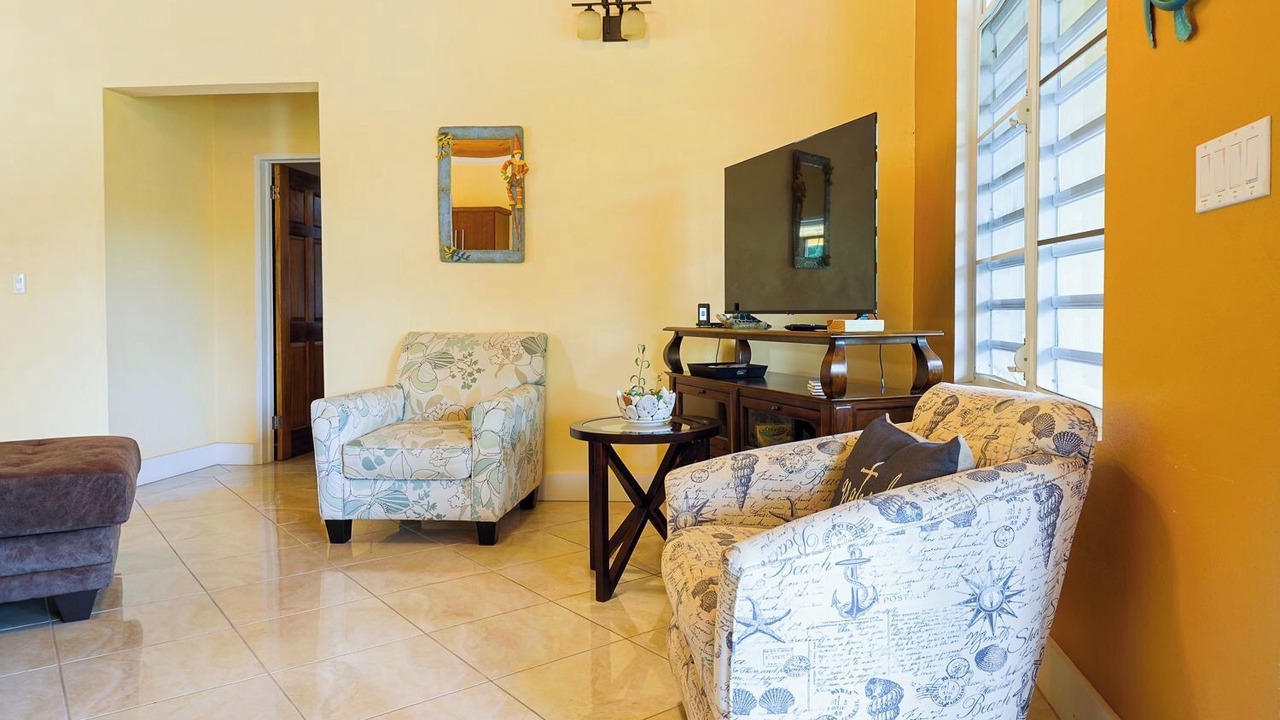 Photo of Livingroom in Estate Golden Rock