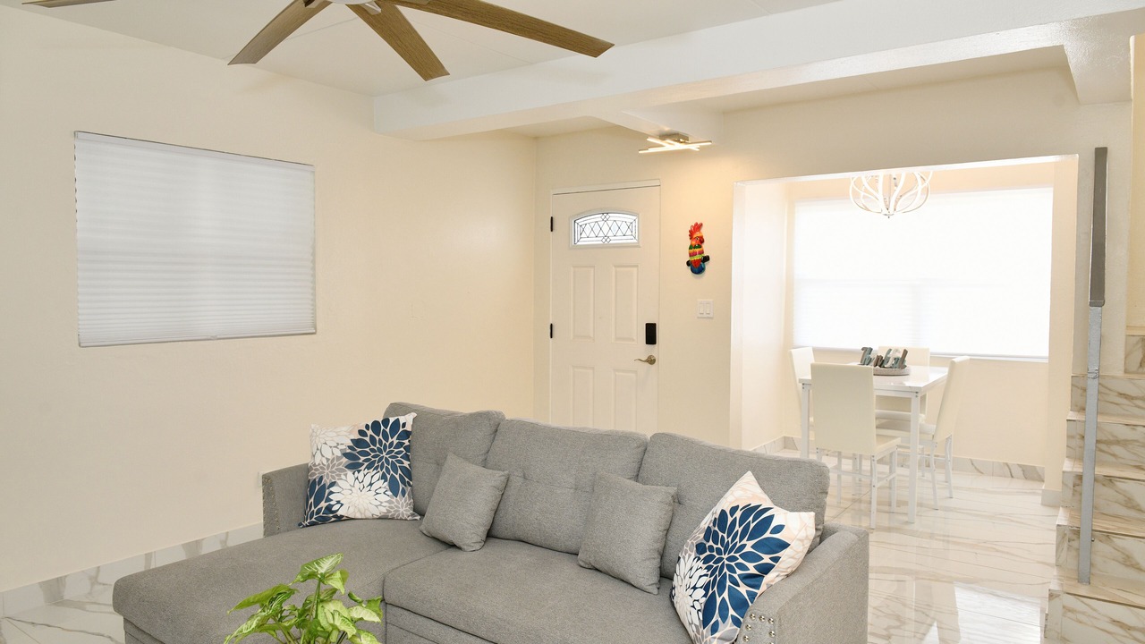Photo of Livingroom in Orange Grove