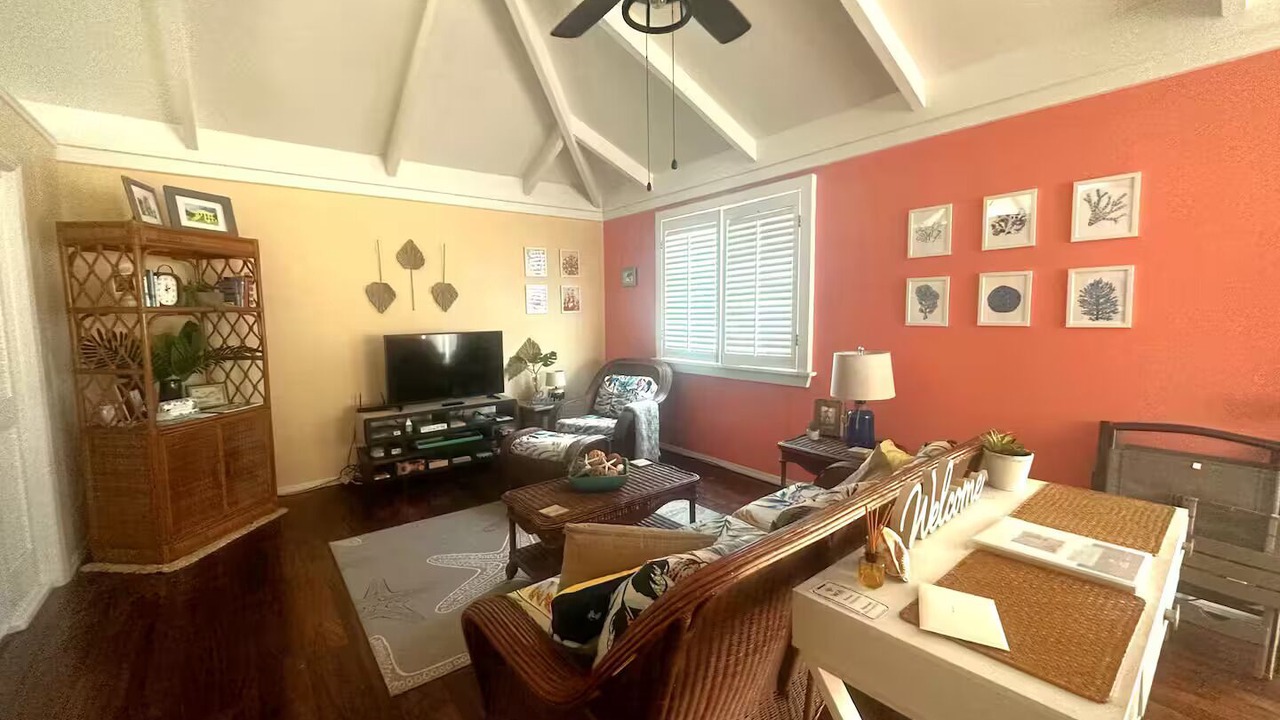 Photo of Livingroom in Chenay Bay
