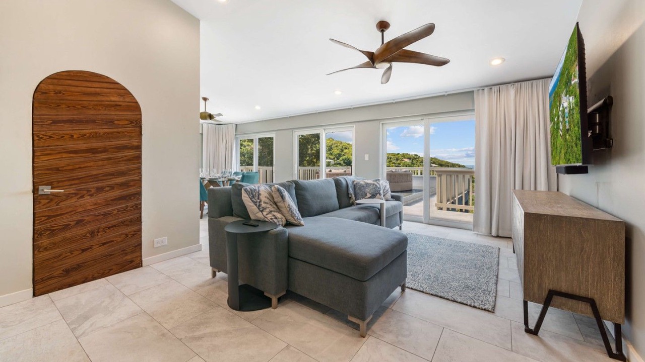 Photo of Livingroom in Estate Caret Bay