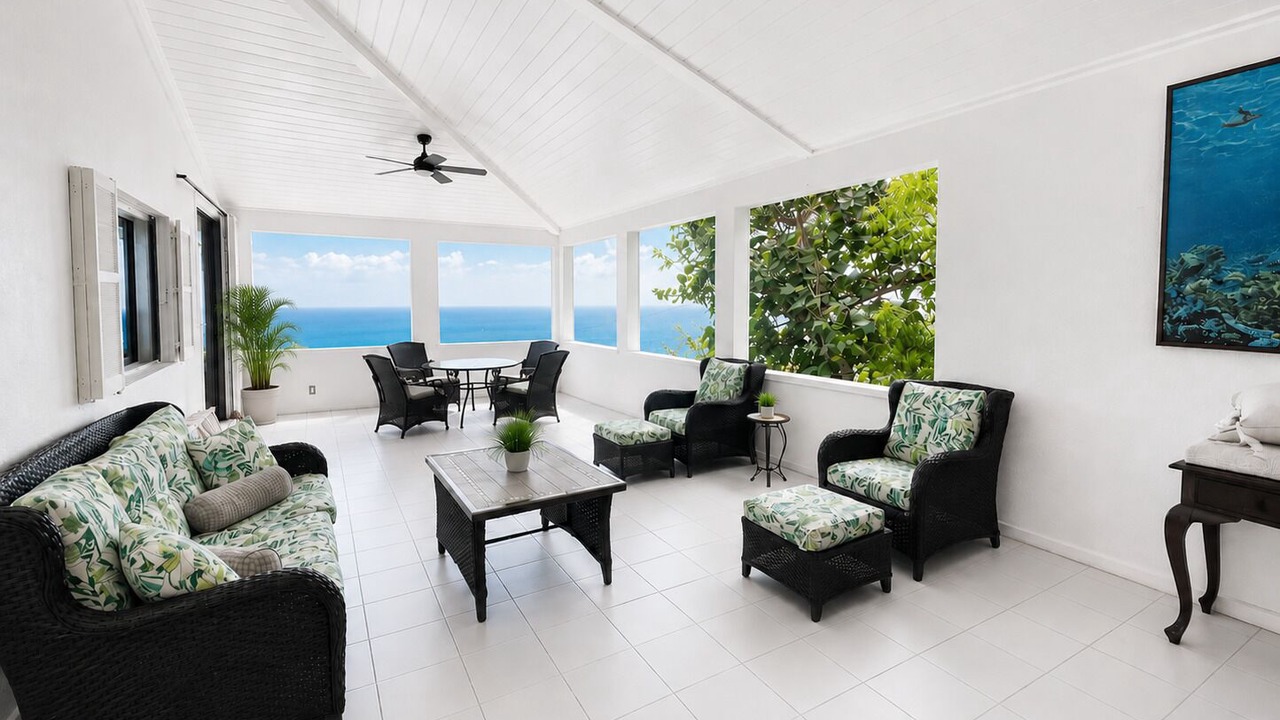 Photo of Livingroom in Estate Frenchman Bay