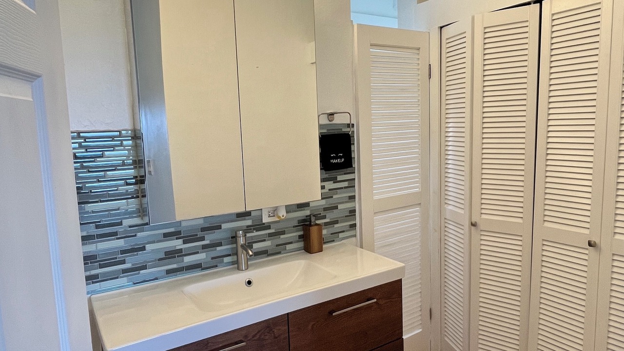 Photo of Bathroom in Hart Bay