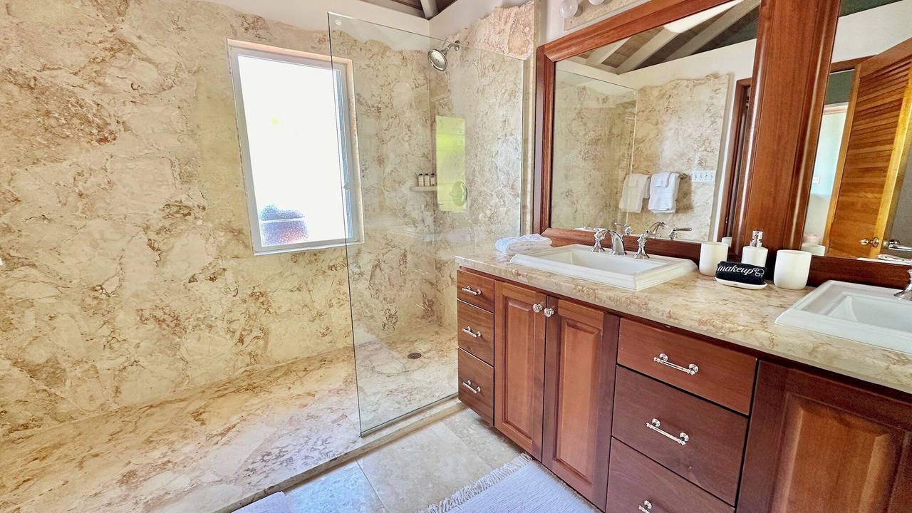 Photo of Bathroom in Point Rendezvous