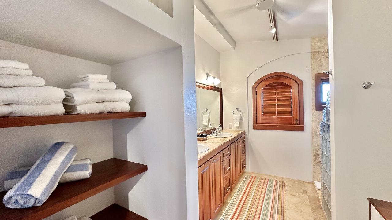 Photo of Bathroom in Point Rendezvous
