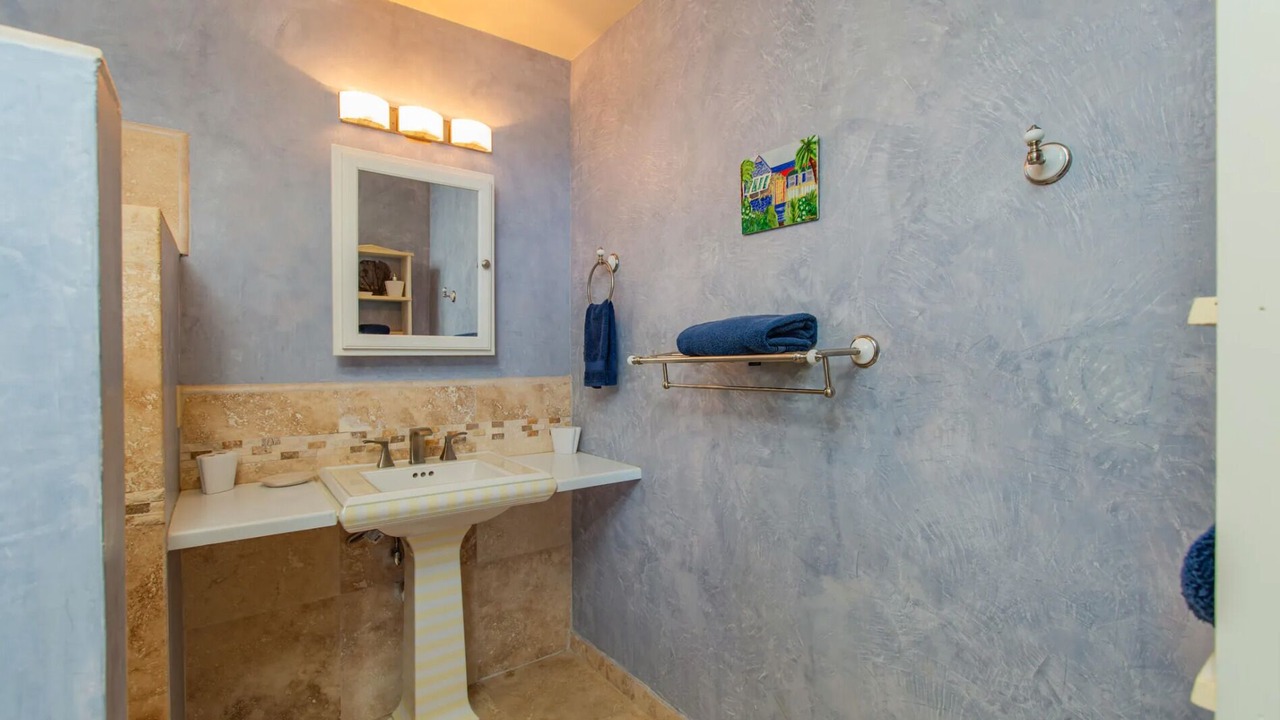 Photo of Bathroom in Estate Coakley Bay