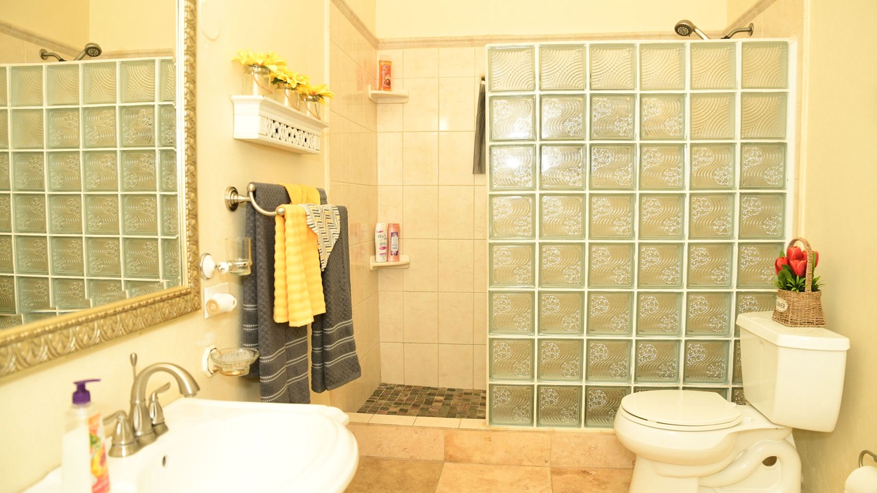 Photo of Bathroom in Estate Hermon Hill