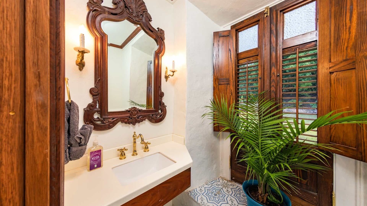 Photo of Bathroom in Estate Sprat Hall