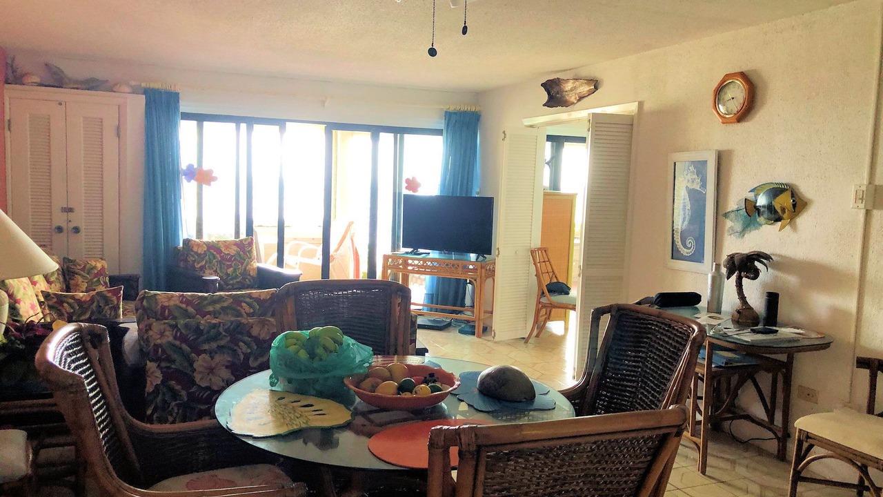 Photo of Livingroom in Estate Golden Rock