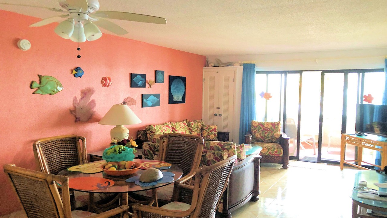 Photo of Livingroom in Estate Golden Rock