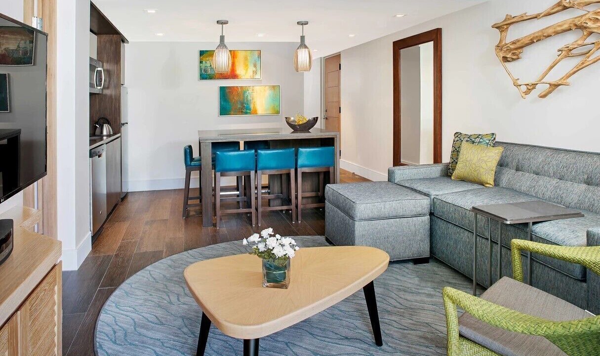 Photo of Livingroom in Estate Parcel of Gift and Regenback