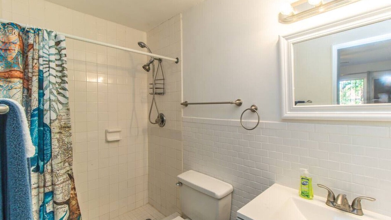 Photo of Bathroom in Estate Golden Rock