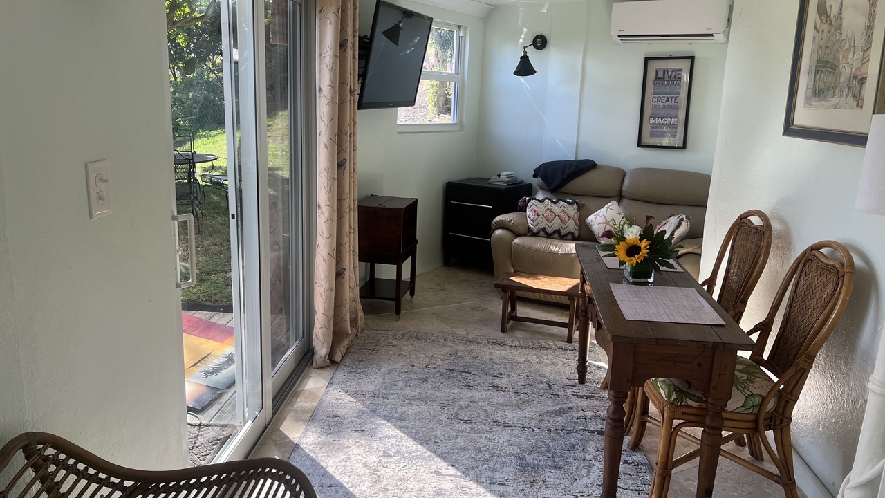 Photo of Livingroom in Estate Parcel of Gift and Regenback
