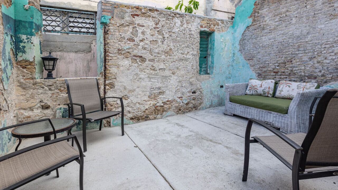 Photo of Patio Balcony in Estate East Street