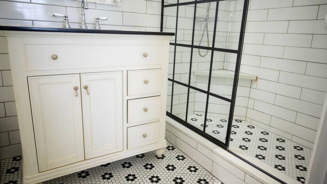 Photo of Bathroom in Estate East Street
