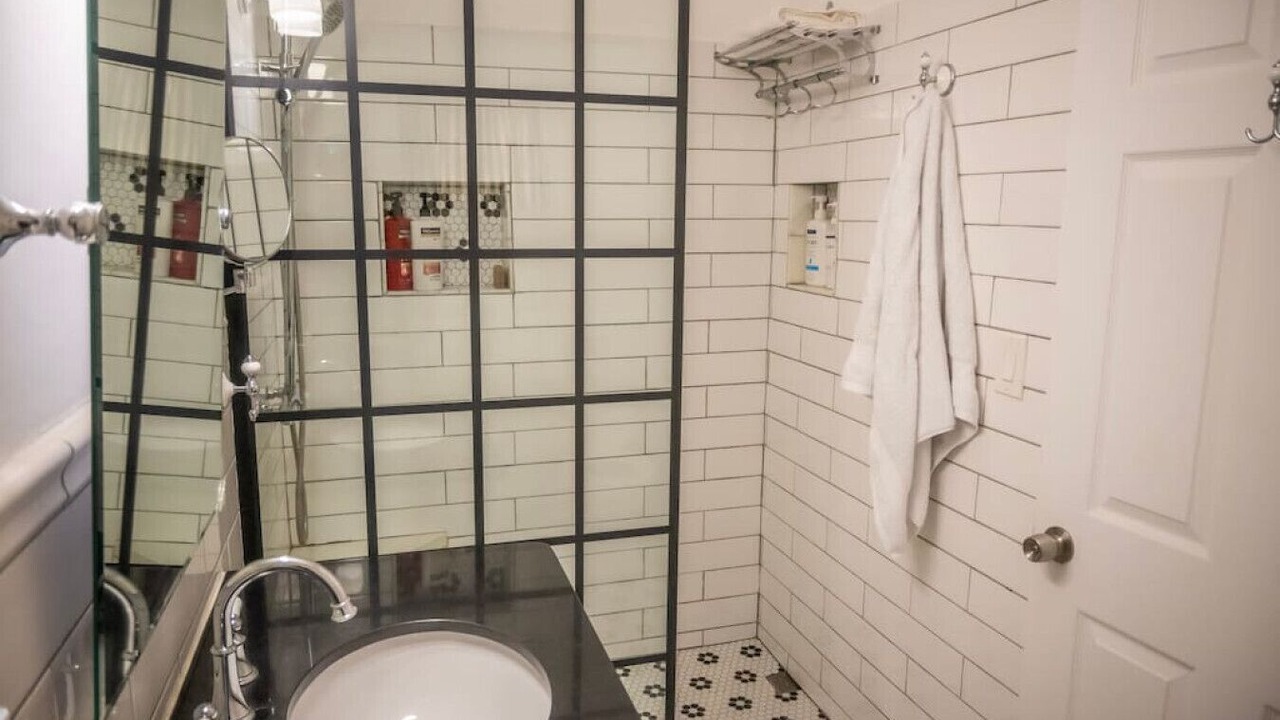 Photo of Bathroom in Estate East Street