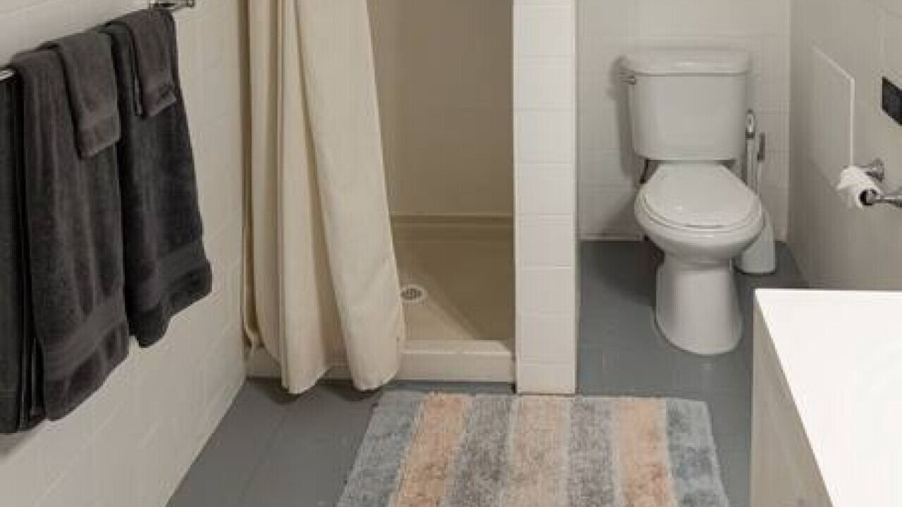 Photo of Bathroom in Estate East Street
