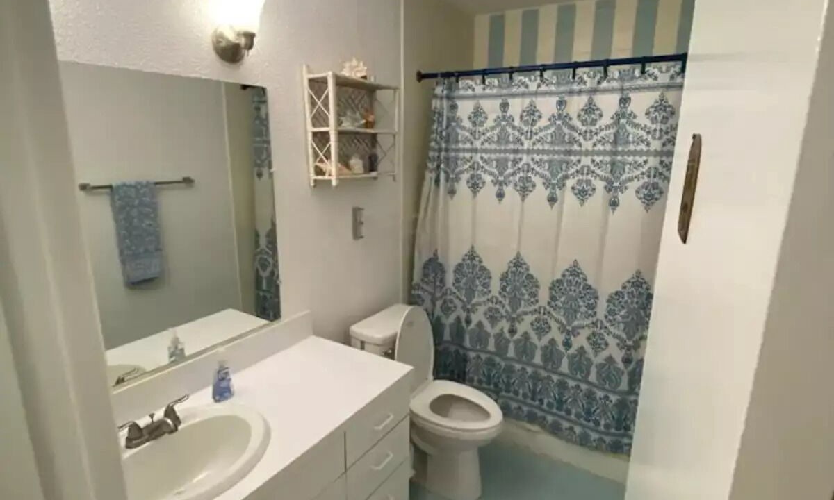 Photo of Bathroom in Estate Salt River
