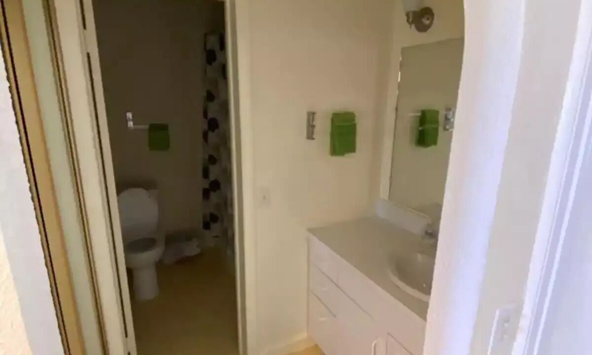 Photo of Bathroom in Estate Salt River