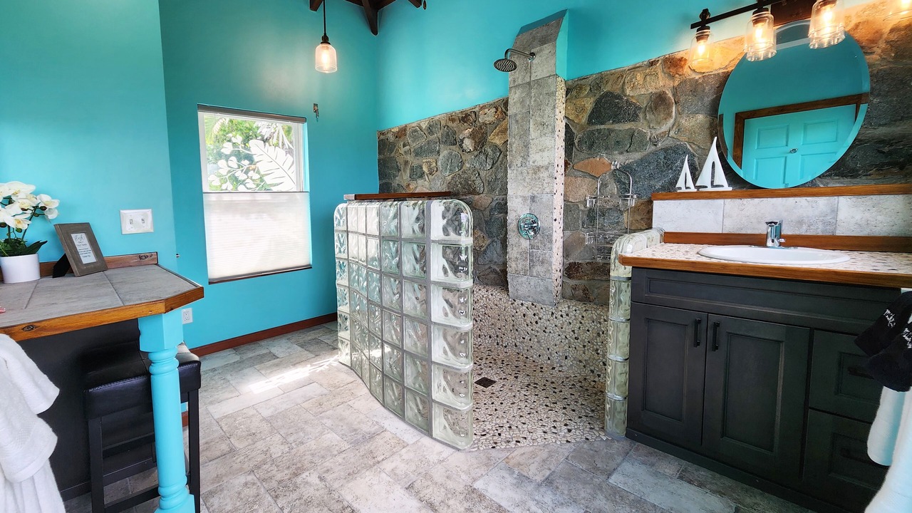 Photo of Bathroom in Estate Parcel of Gift and Regenback