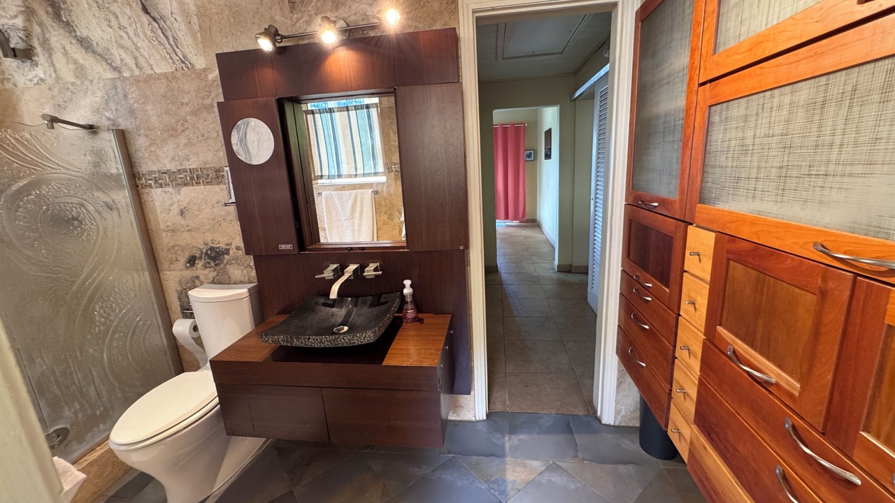 Photo of Bathroom in Estate Western Water Island
