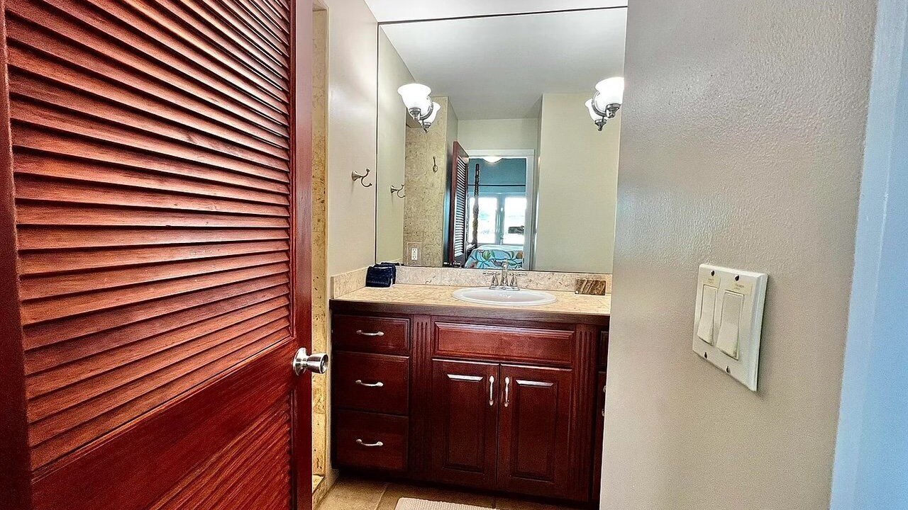 Photo of Bathroom in Slob