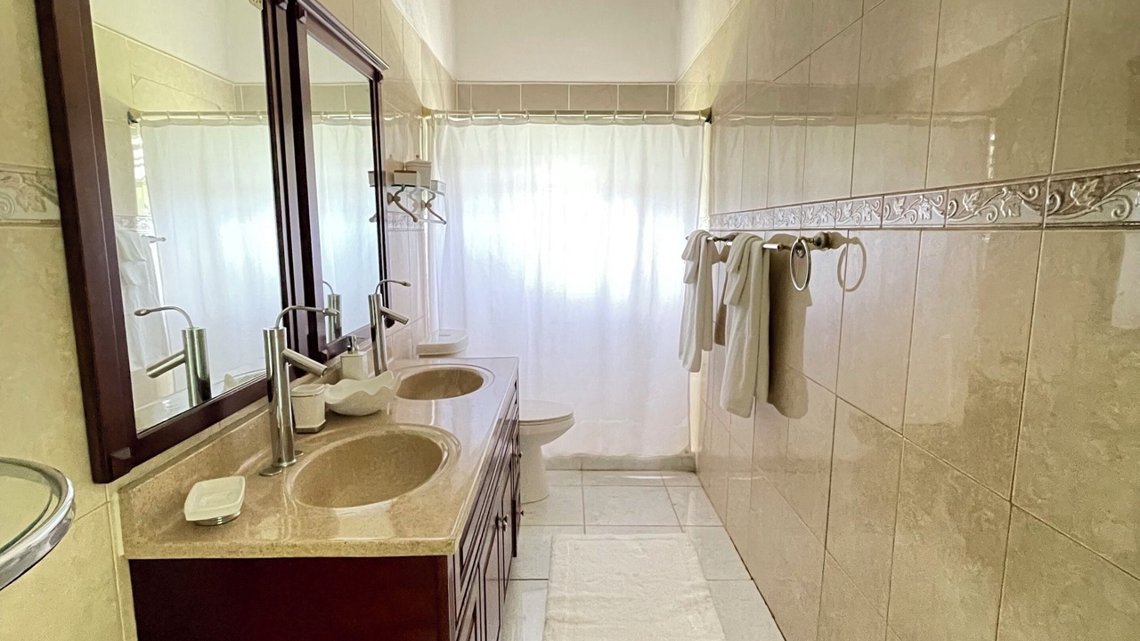 Photo of Bathroom in Estate Thomas