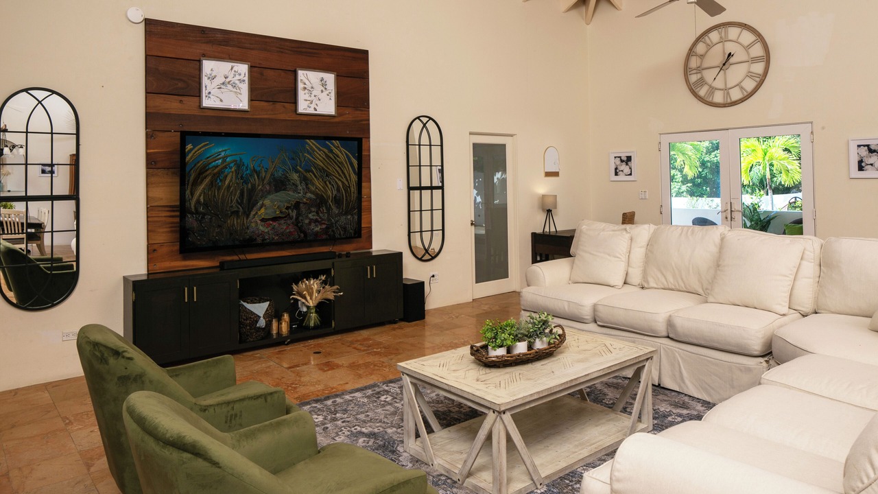 Photo of Livingroom in Hart Bay