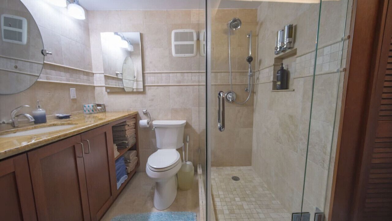 Photo of Bathroom in Estate Golden Rock