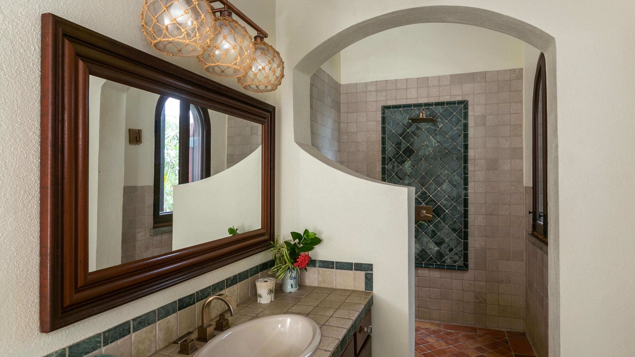 Photo of Bathroom in Point Rendezvous
