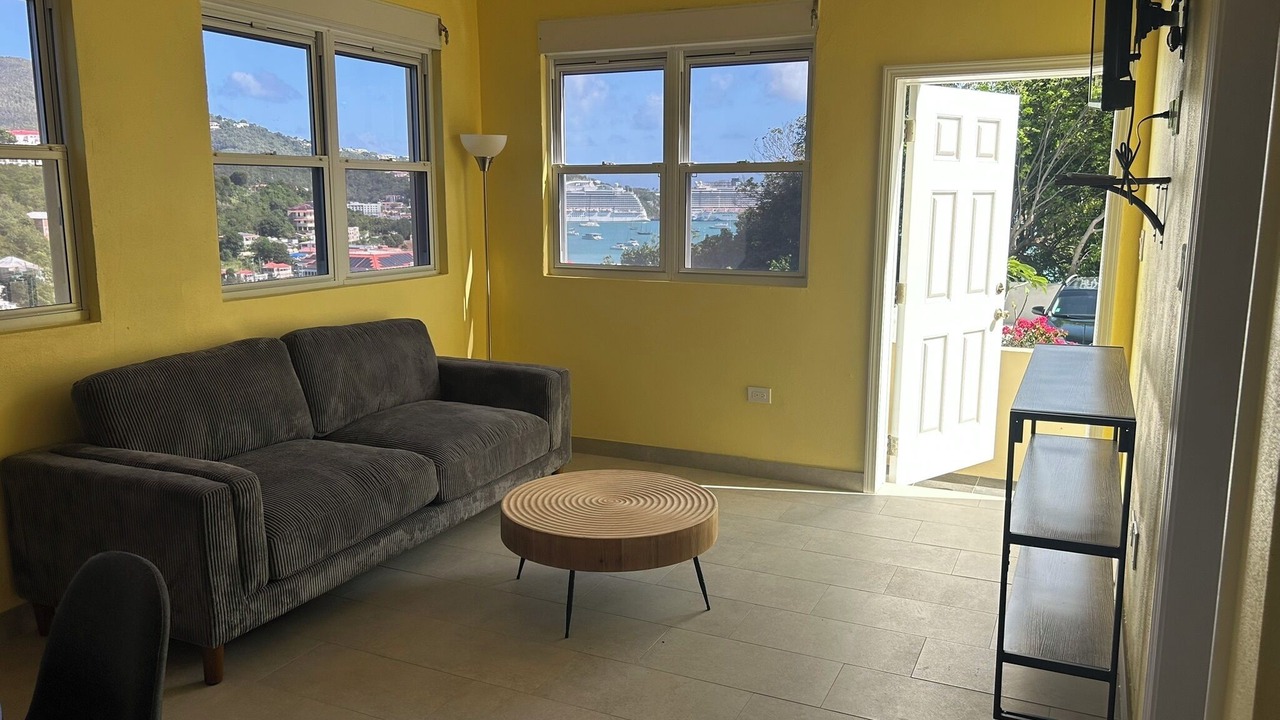 Photo of Livingroom in Estate Kings Quarter