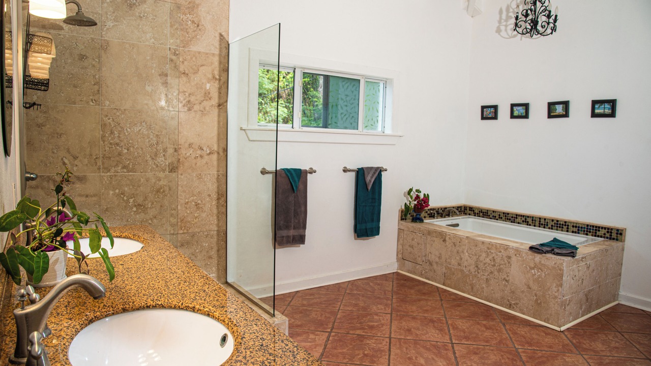 Photo of Bathroom in Estate Salt River