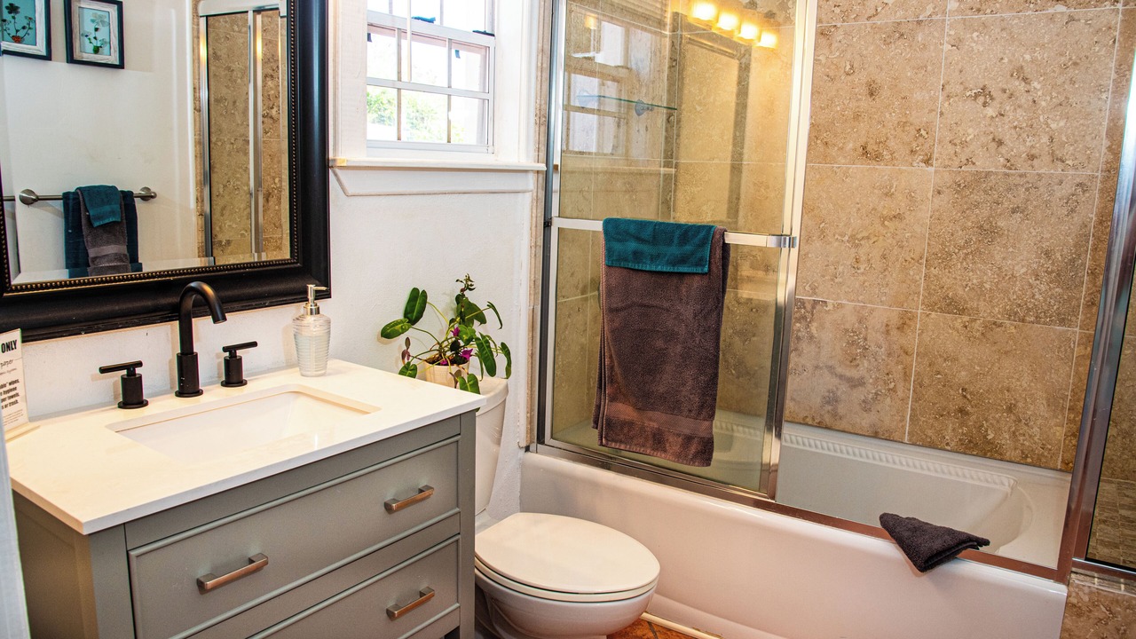 Photo of Bathroom in Estate Salt River